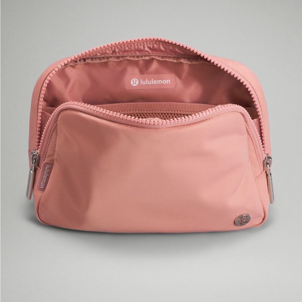 NWT Lululemon Everywhere Belt Bag EBB 2L Large Pastel Pink Crossbody Mini Bag - Picture 4 of 5
